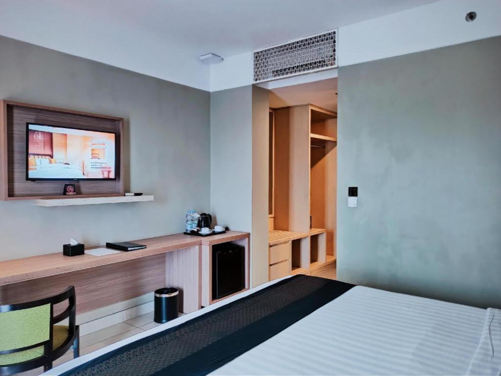 El Hotel Banyuwangi Banyuwangi  Εξωτερικό φωτογραφία